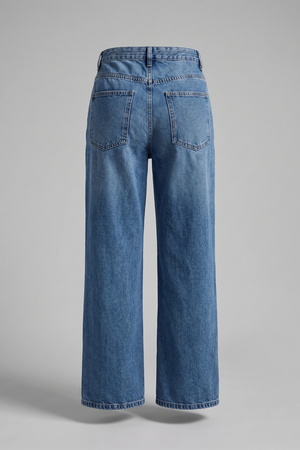 Women's Light Blue High Rise Straight Mom Jeans - Relaxed